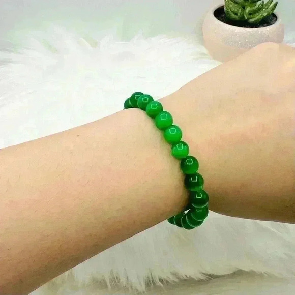Vibrant Green Fashion Statement Bracelet - Picture 5 of 6